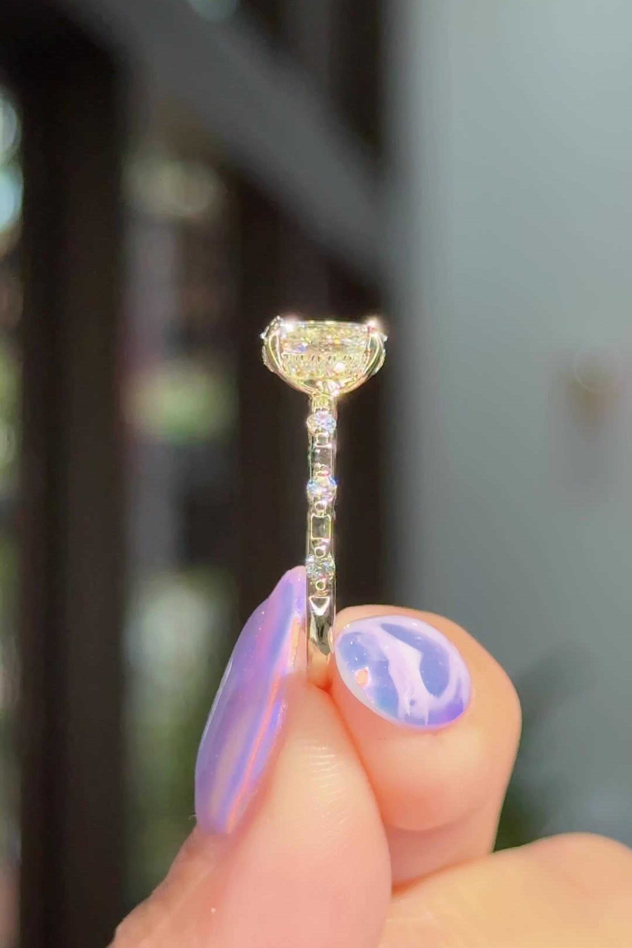 1.01ct D-VS1 Oval Lab Diamond Daisy