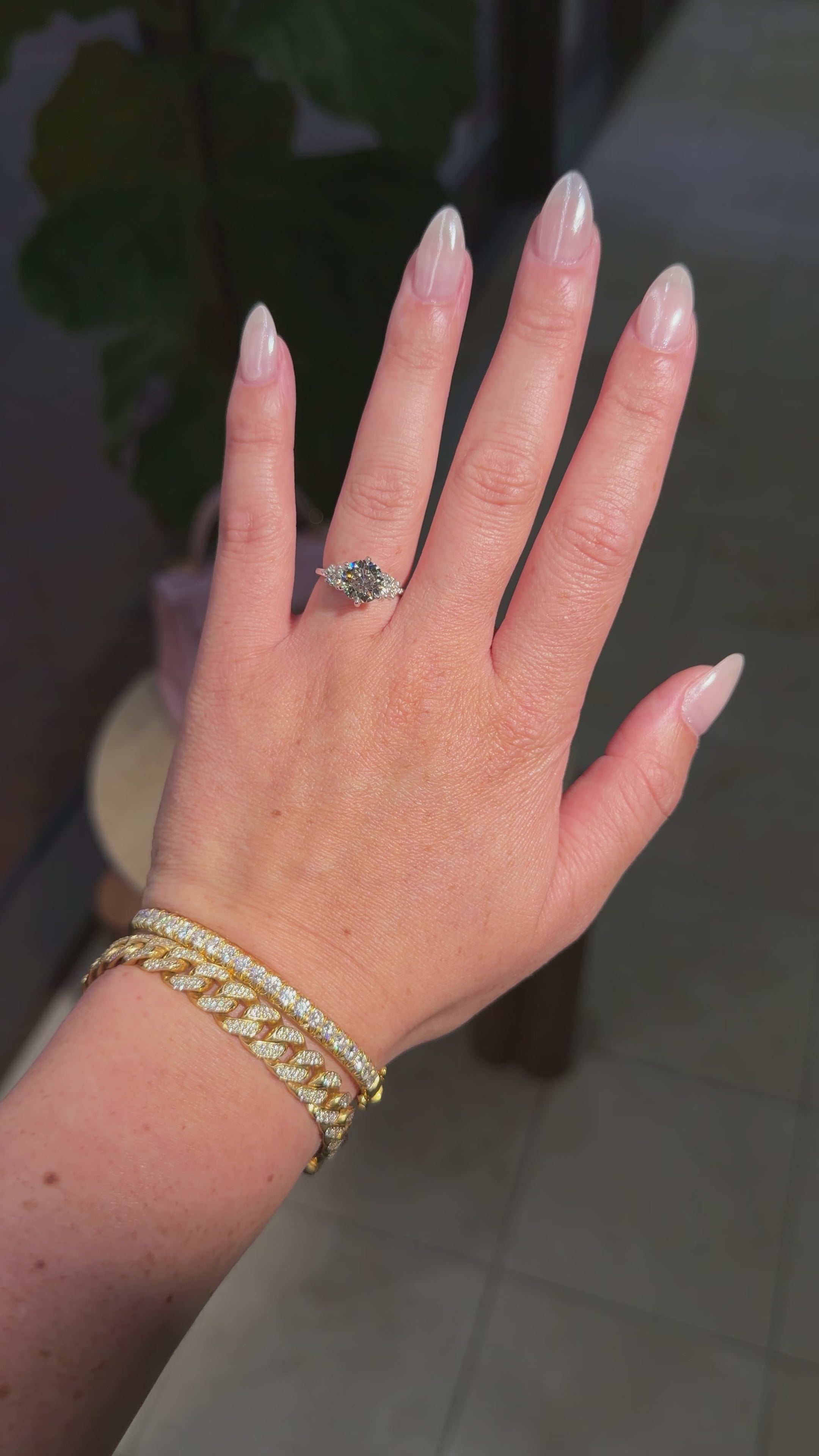 2.21ct F-VS1 Round Lab Diamond Nova