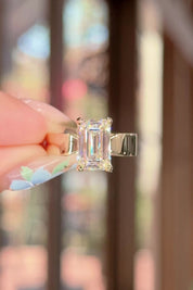 3.00ct E-VS1 Emerald Lab Diamond Flat Taper Ring