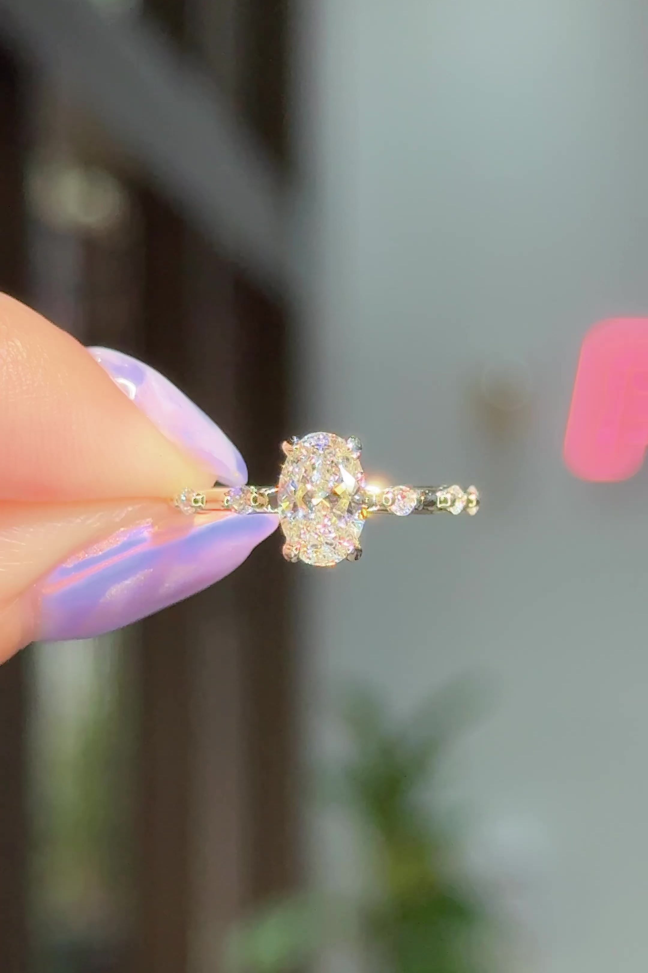 1.01ct D-VS1 Oval Lab Diamond Daisy