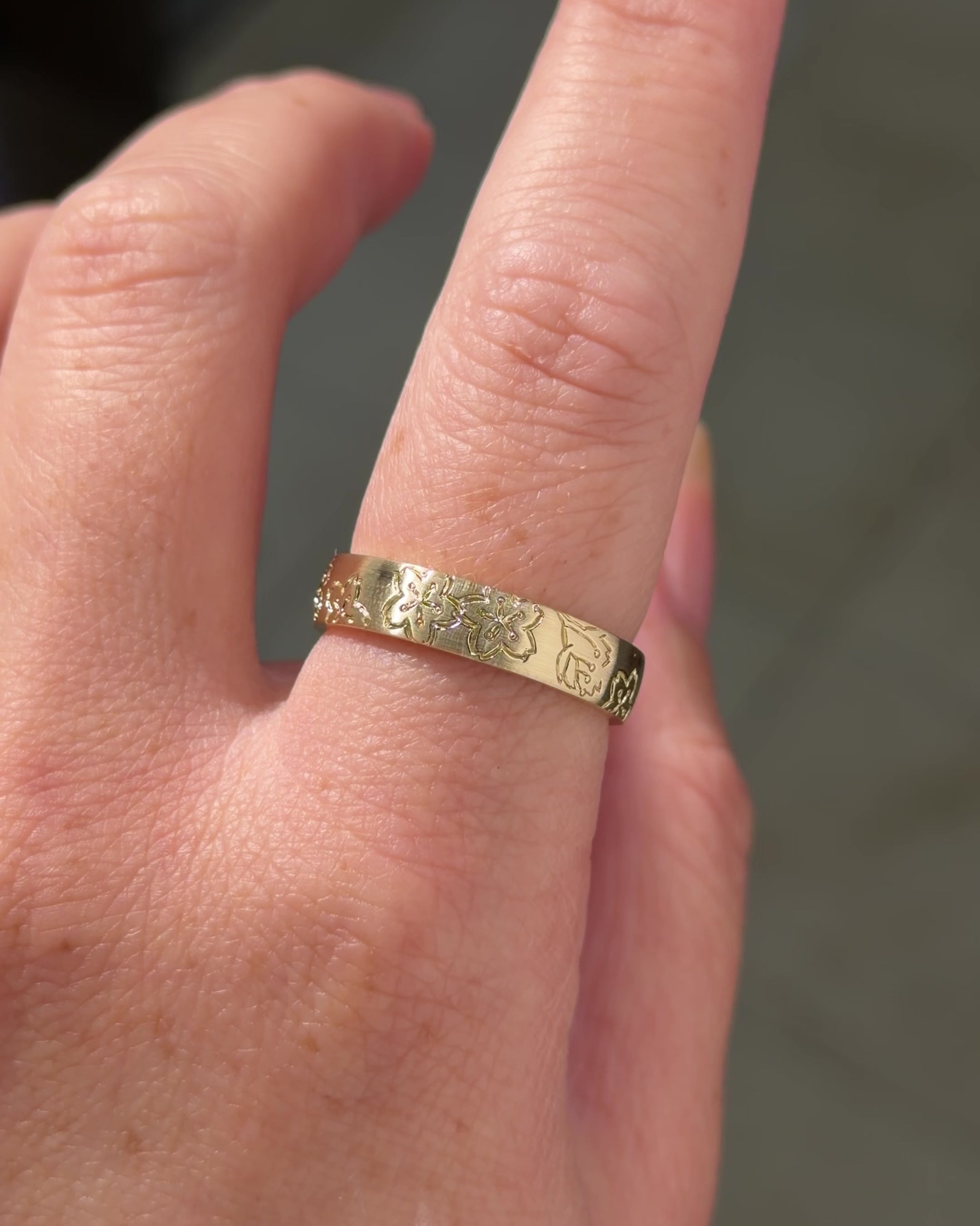 5mm Sakura Band Yellow Gold