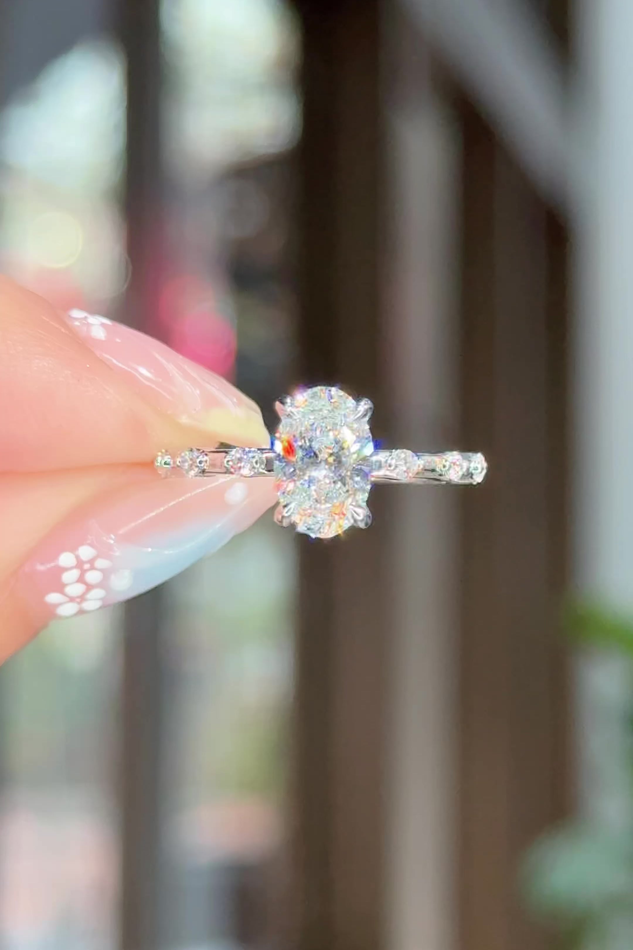 1.25ct D-VS1 Oval Lab Diamond Daisy