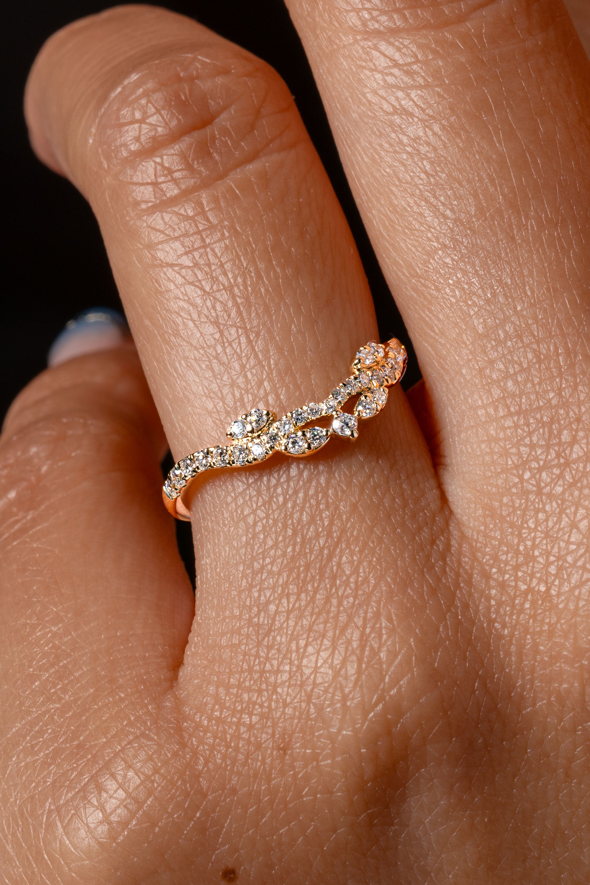 sereia-pave-yellow-gold-close.jpg