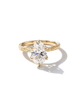 Victoria 6 Prong Oval Hand Engraved