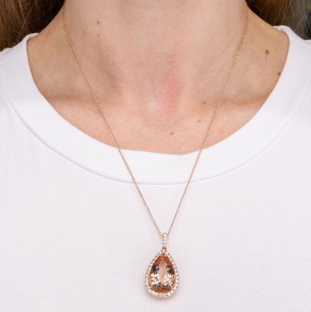Morganite pendant in rose gold with diamonds 0.080 ct | JewelryAndGems.eu
