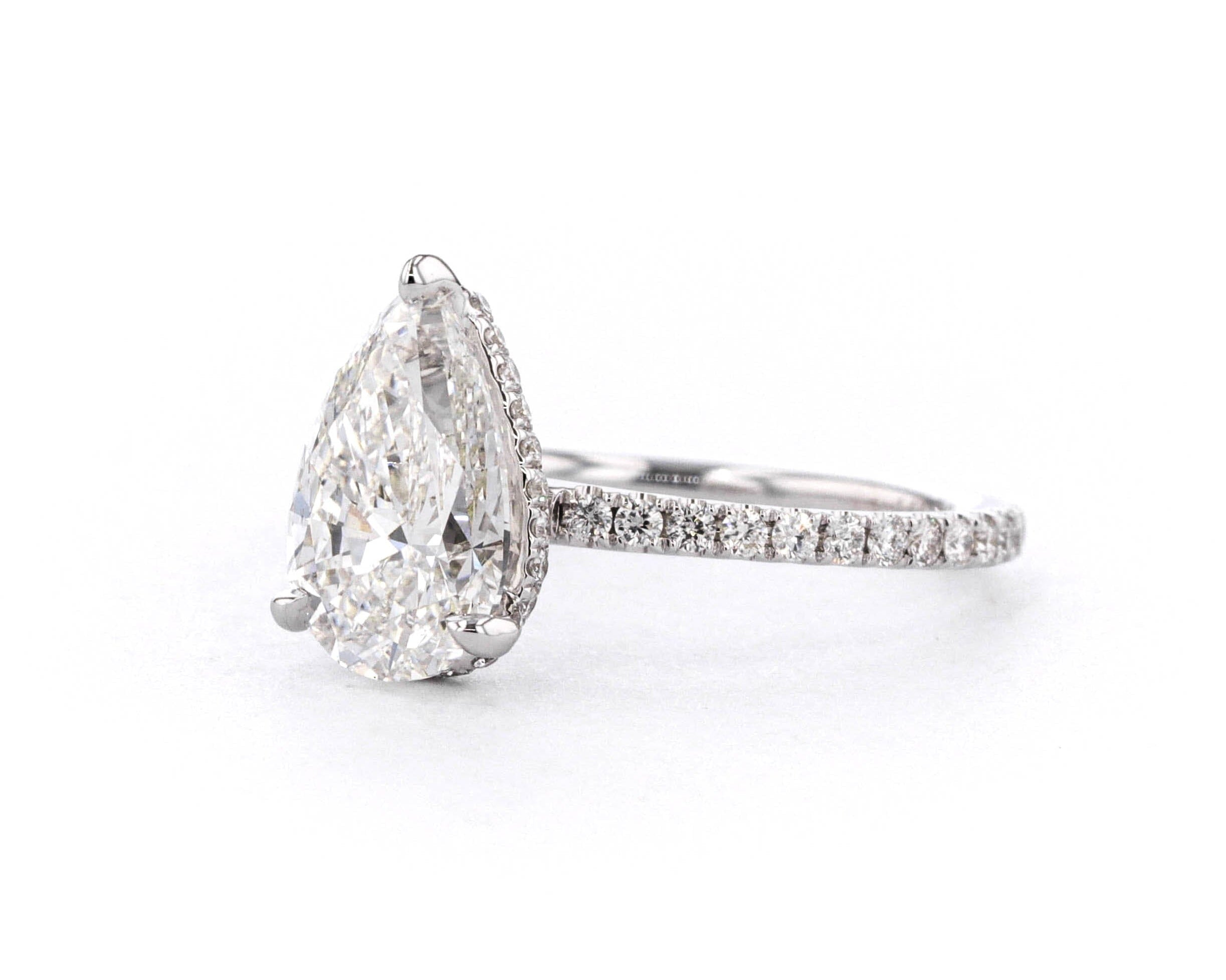 1.6mm Stephanie Pear Engagement Rings Princess Bride Diamonds 