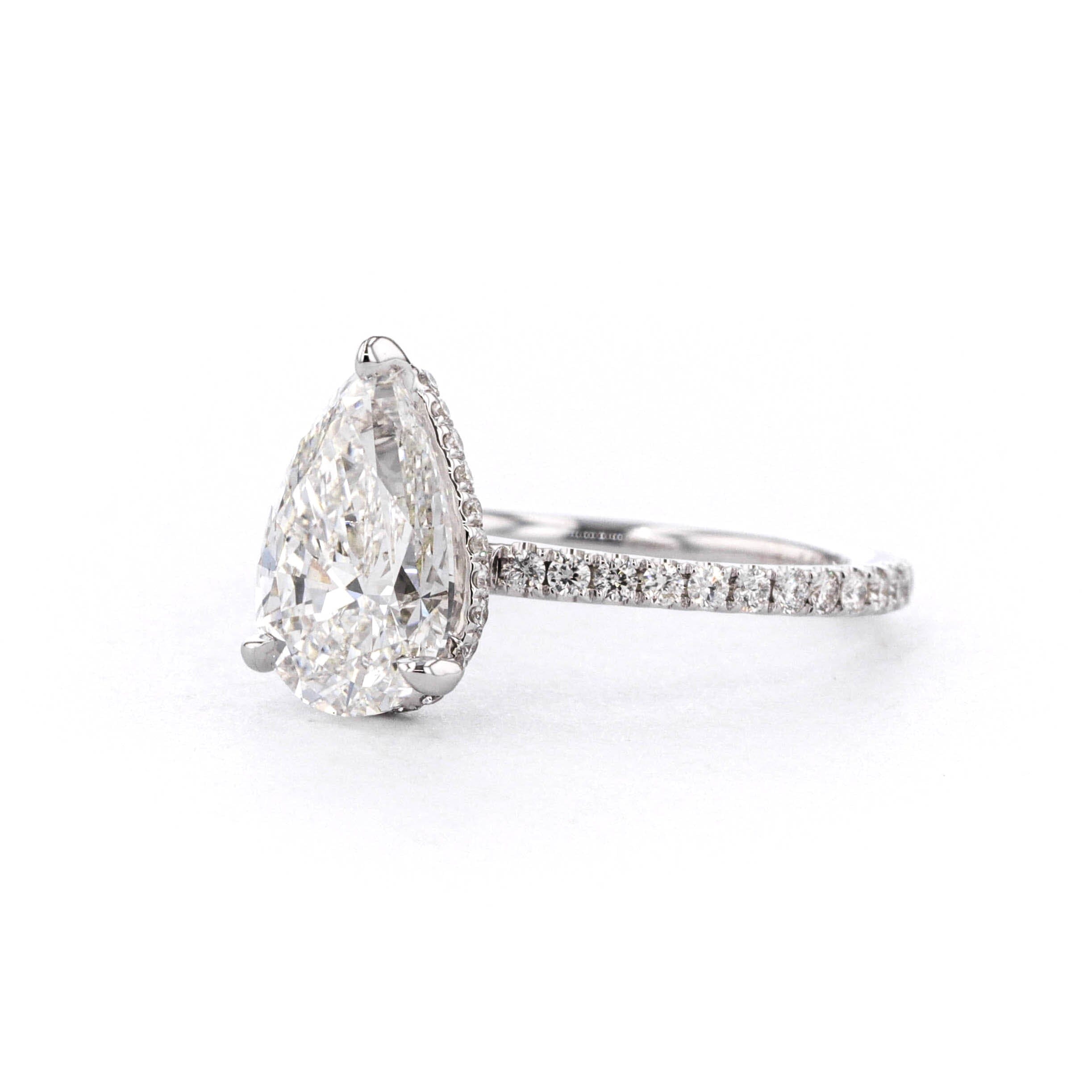 1.6mm Stephanie Pear Engagement Rings Princess Bride Diamonds 