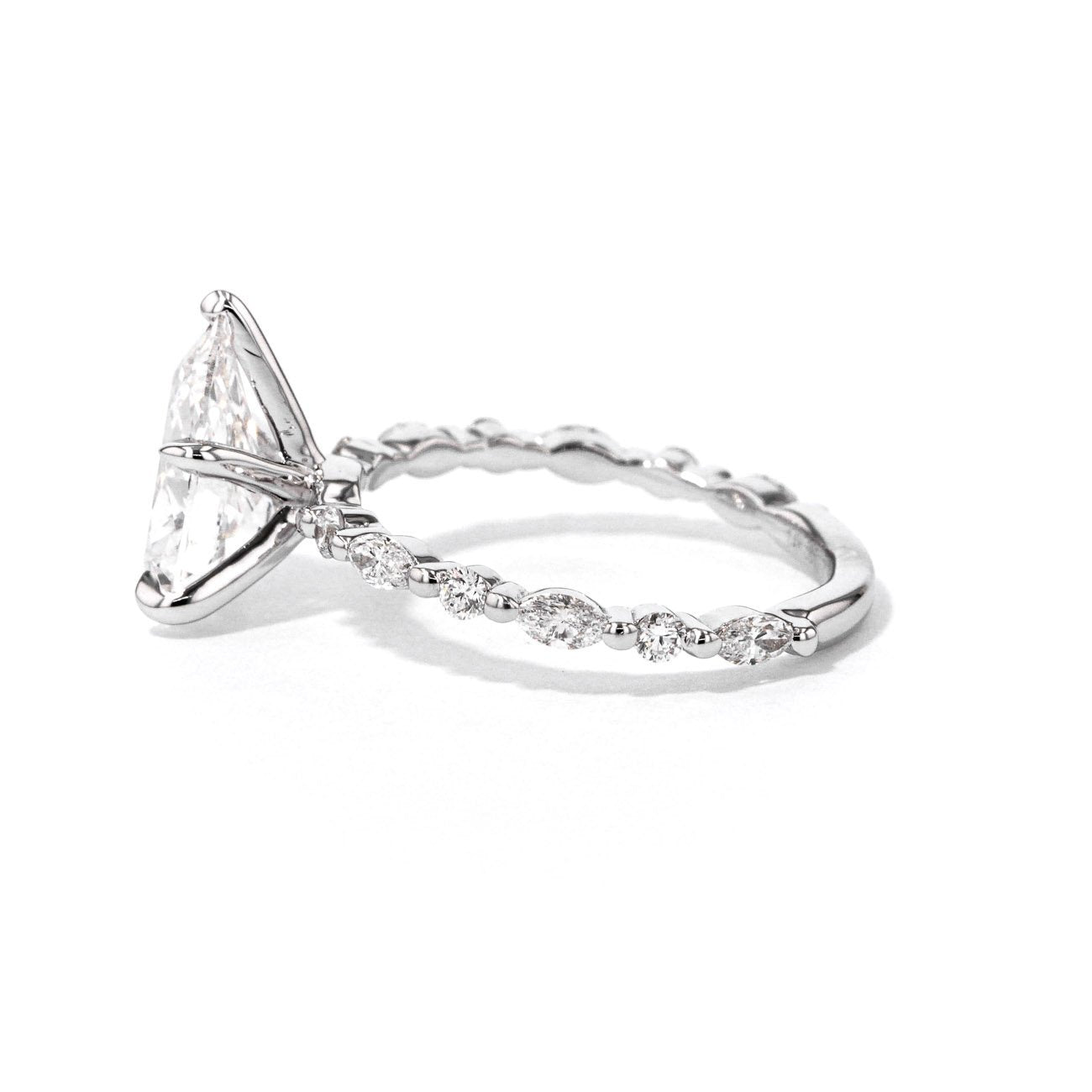 1.8mm Tori Pear Engagement Rings Princess Bride Diamonds 