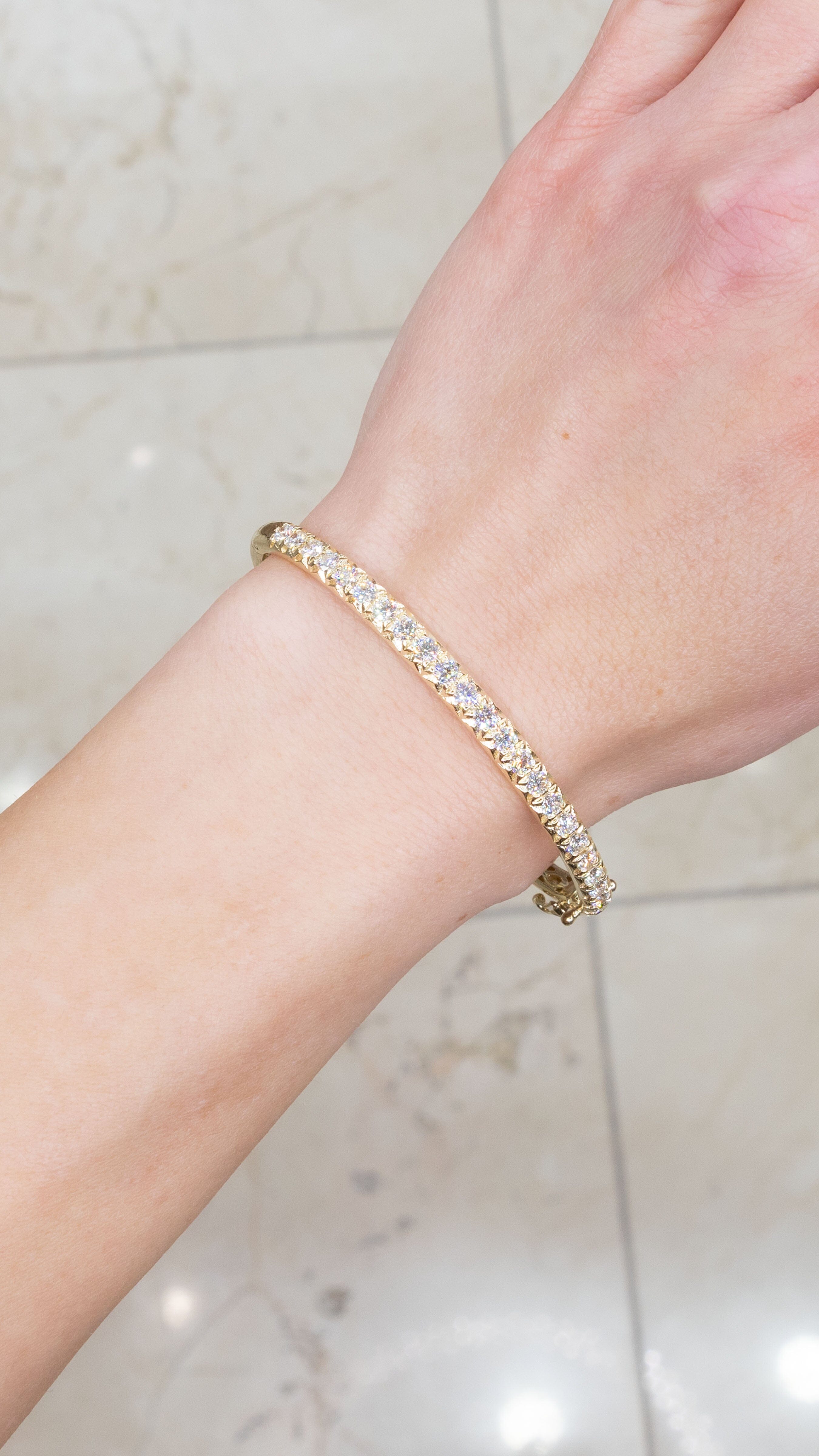 White gold tennis bracelet with 6.90 ct princess diamonds - ALFIERI & ST.  JOHN - Luxury Zone